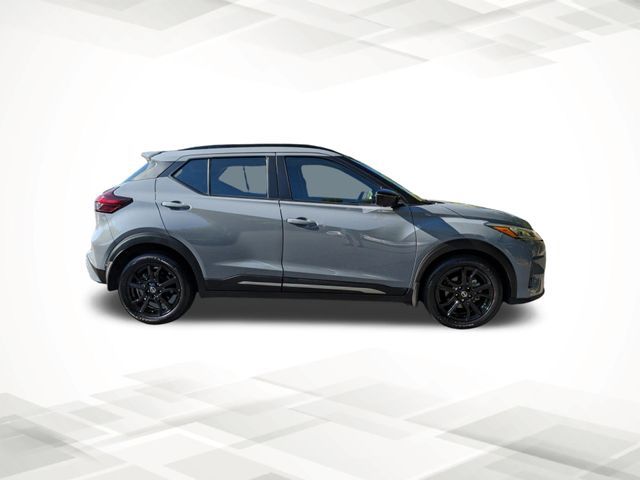 2021 Nissan Kicks SR