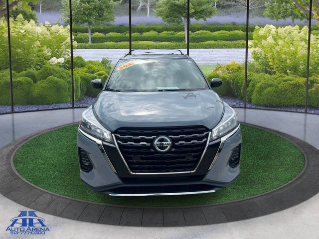 2021 Nissan Kicks SR