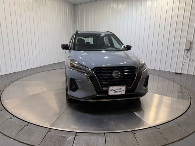 2021 Nissan Kicks SR