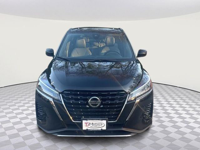 2021 Nissan Kicks SR