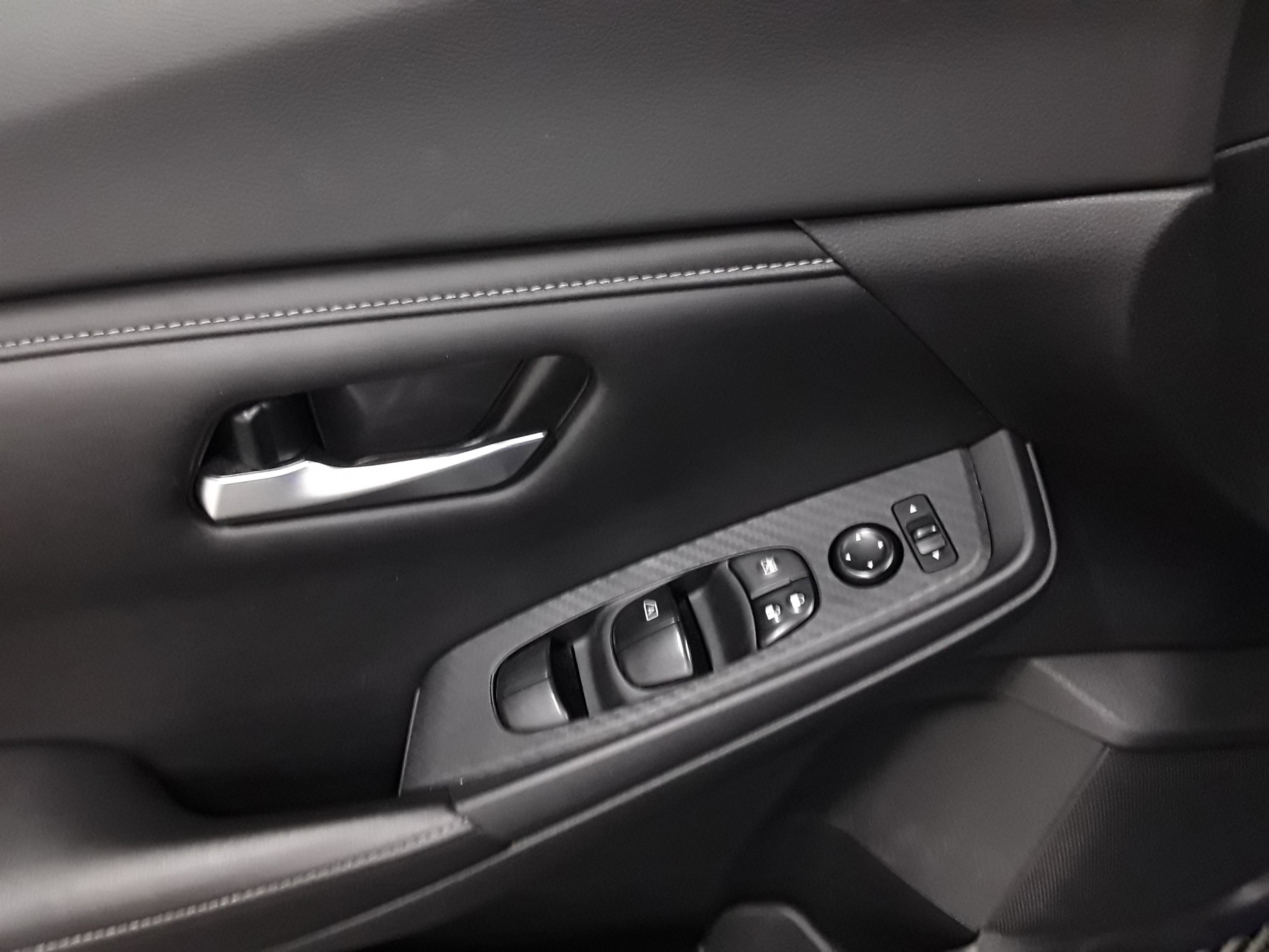 Vehicle image 15 of 22