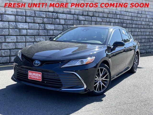 2021 Toyota Camry Hybrid XLE