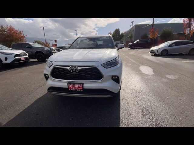 2021 Toyota Highlander Hybrid Platinum