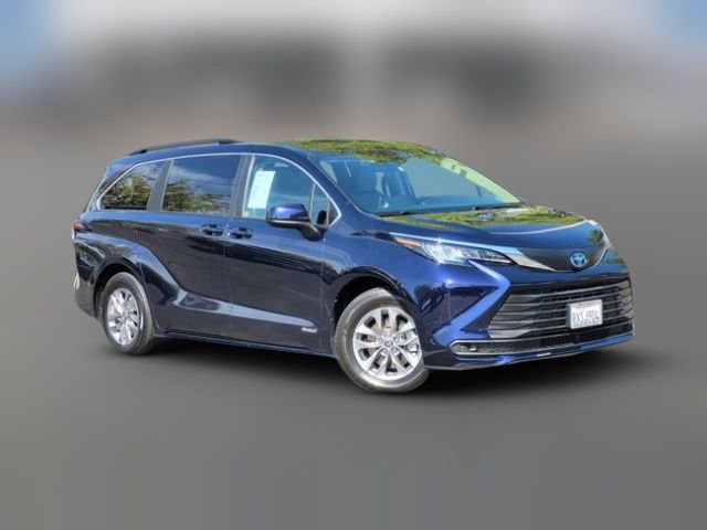 2021 Toyota Sienna LE