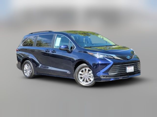 2021 Toyota Sienna LE