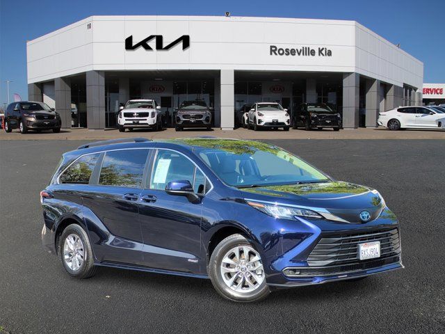 2021 Toyota Sienna LE