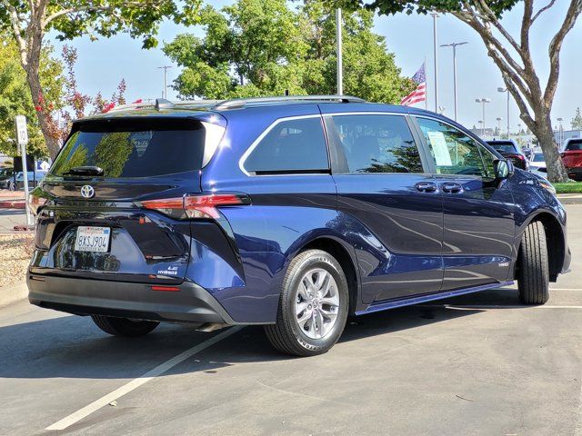 2021 Toyota Sienna LE