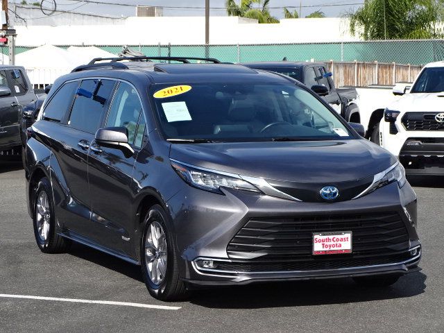 2021 Toyota Sienna XLE