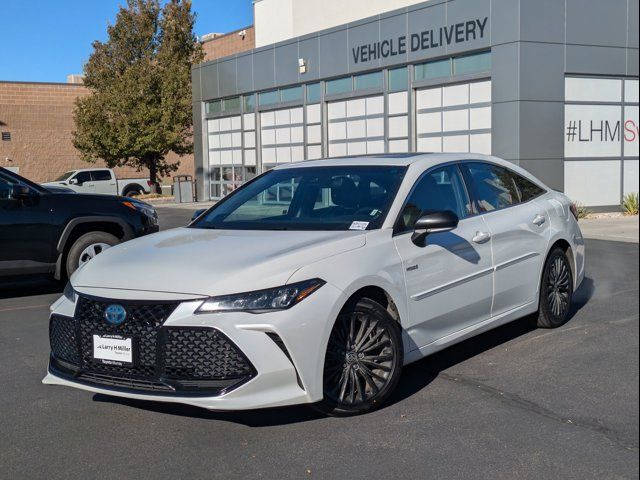 2021 Toyota Avalon Hybrid XSE