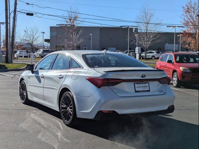 2021 Toyota Avalon Hybrid XSE