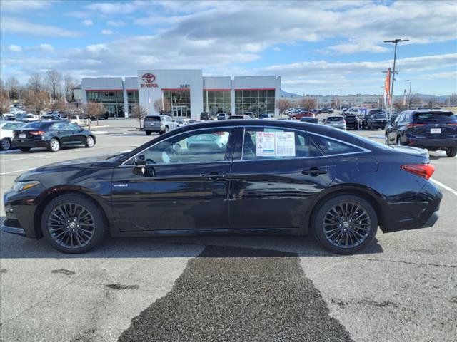 2021 Toyota Avalon Hybrid XSE