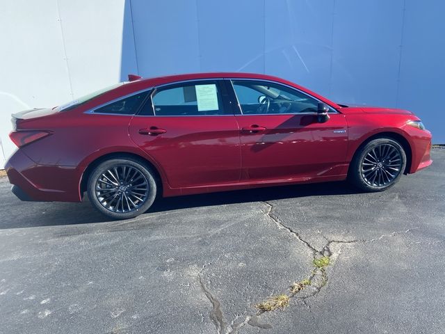 2021 Toyota Avalon Hybrid XSE