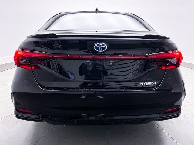 2021 Toyota Avalon Hybrid XSE