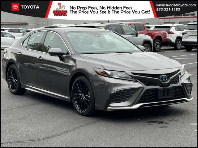 2021 Toyota Camry Hybrid XSE