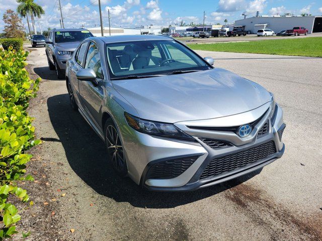 2021 Toyota Camry Hybrid SE