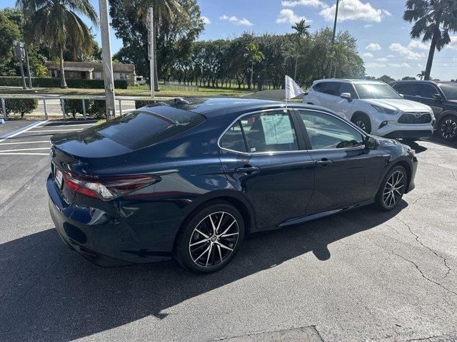 2021 Toyota Camry Hybrid LE