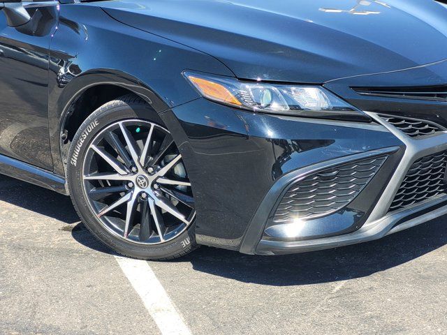 2021 Toyota Camry Hybrid SE