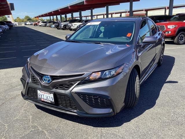 2021 Toyota Camry Hybrid SE