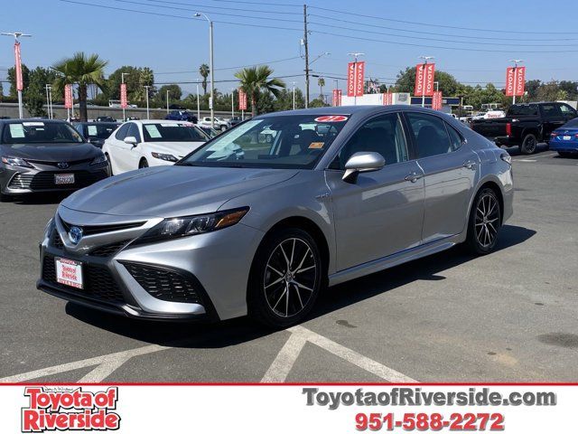 2021 Toyota Camry Hybrid SE