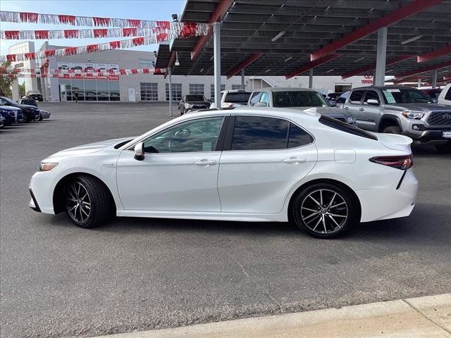 2021 Toyota Camry Hybrid SE