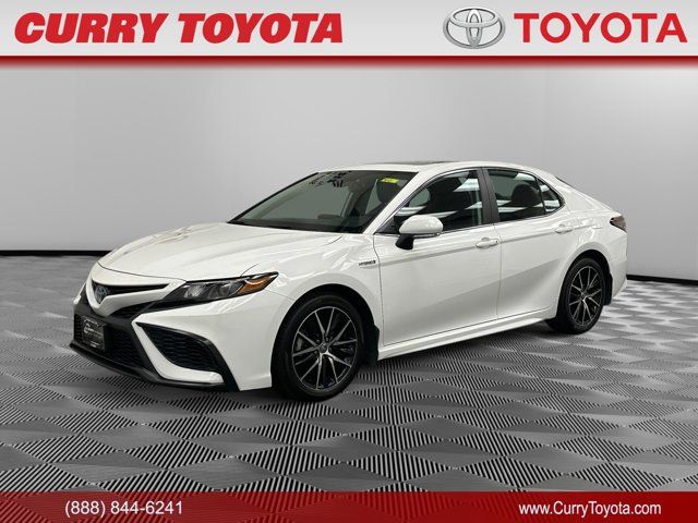 2021 Toyota Camry Hybrid SE