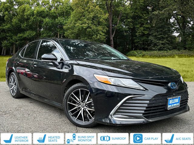 2021 Toyota Camry Hybrid XLE