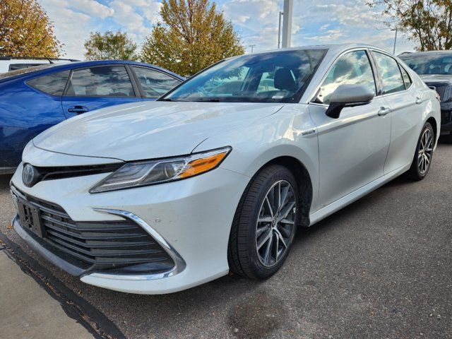 2021 Toyota Camry Hybrid XLE