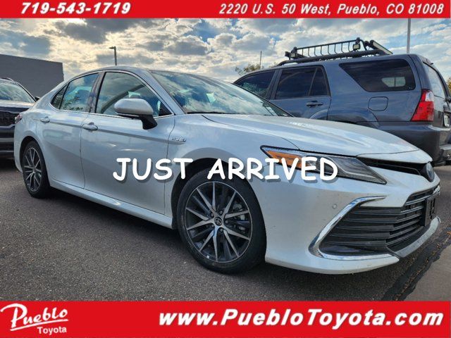 2021 Toyota Camry Hybrid XLE