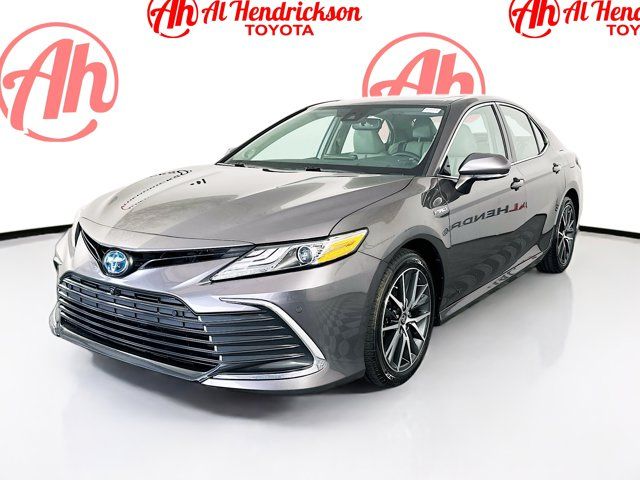 2021 Toyota Camry Hybrid XLE