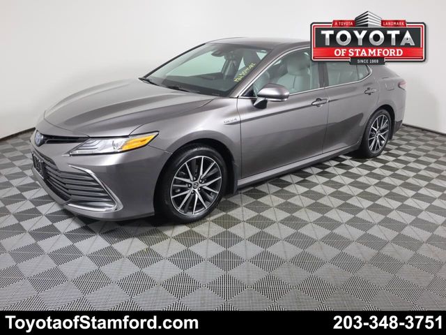 2021 Toyota Camry Hybrid XLE