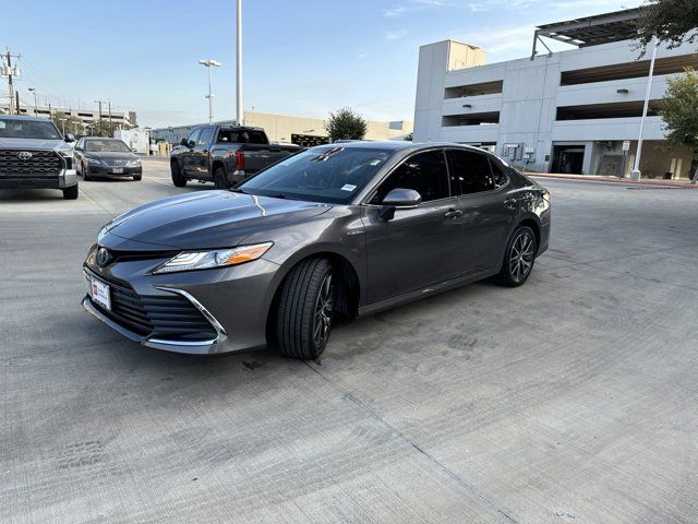 2021 Toyota Camry Hybrid XLE