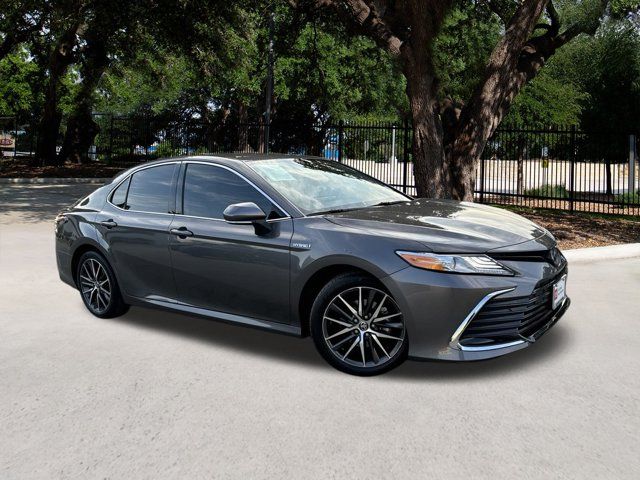 2021 Toyota Camry Hybrid XLE