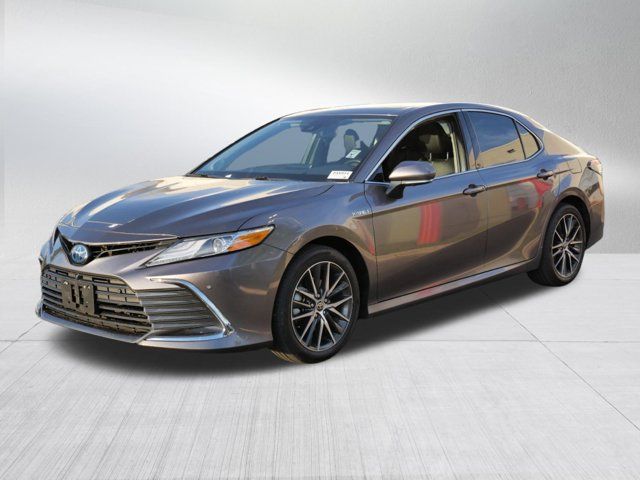 2021 Toyota Camry Hybrid XLE