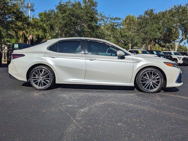 2021 Toyota Camry Hybrid XLE