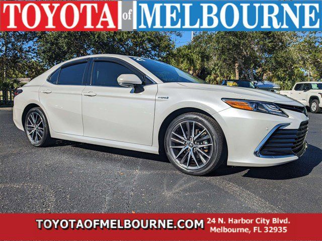 2021 Toyota Camry Hybrid XLE