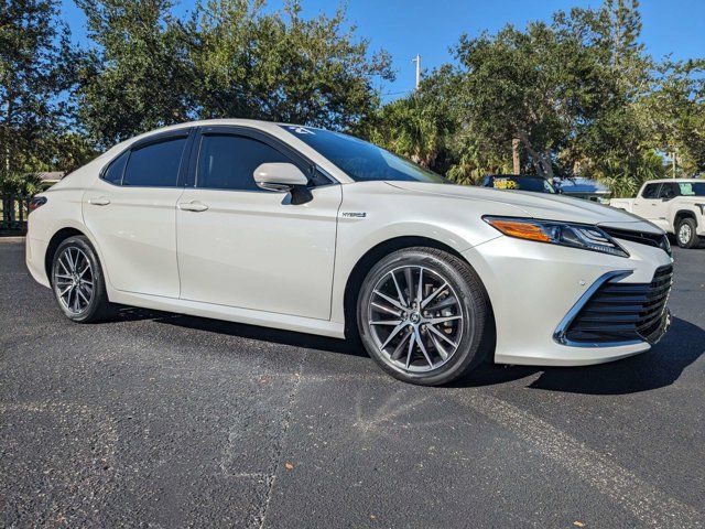 2021 Toyota Camry Hybrid XLE