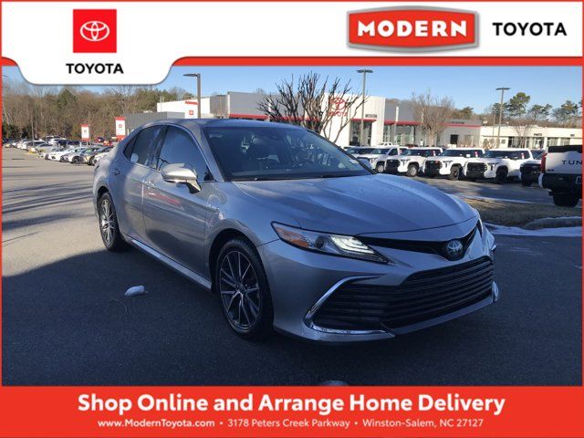 2021 Toyota Camry Hybrid XLE