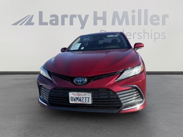 2021 Toyota Camry Hybrid XLE