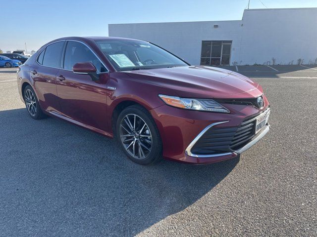 2021 Toyota Camry Hybrid XLE