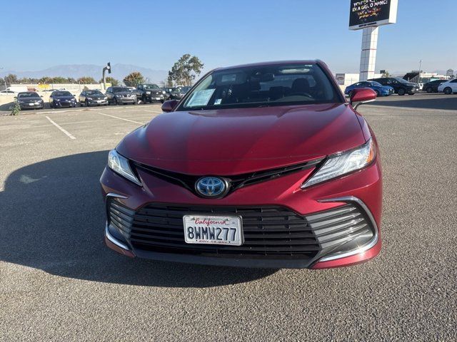 2021 Toyota Camry Hybrid XLE