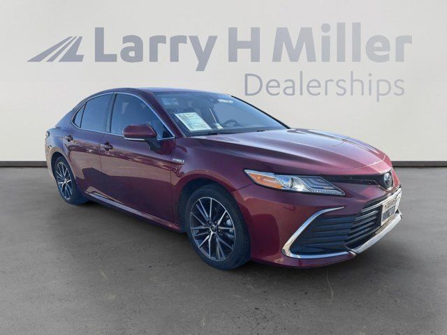 2021 Toyota Camry Hybrid XLE