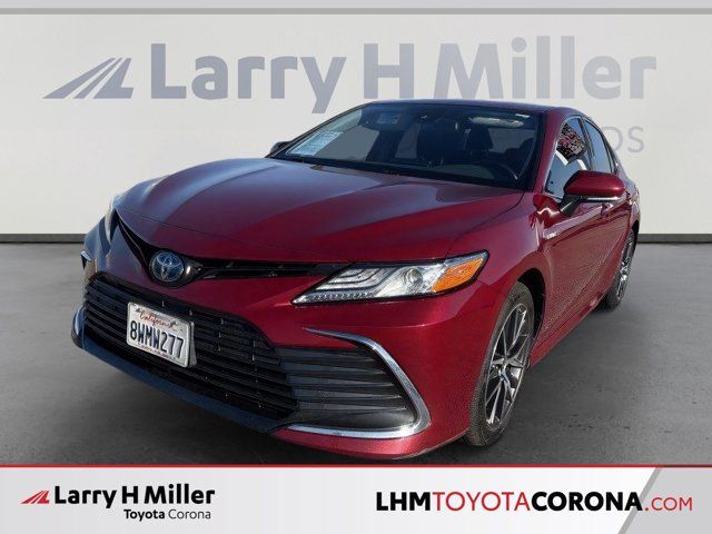 2021 Toyota Camry Hybrid XLE