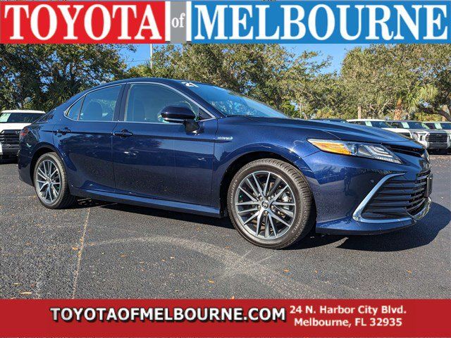 2021 Toyota Camry Hybrid XLE