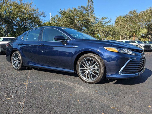 2021 Toyota Camry Hybrid XLE