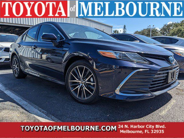 2021 Toyota Camry Hybrid XLE