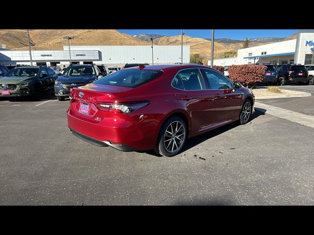 2021 Toyota Camry Hybrid XLE