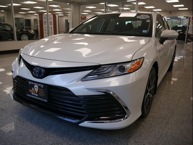 2021 Toyota Camry Hybrid XLE