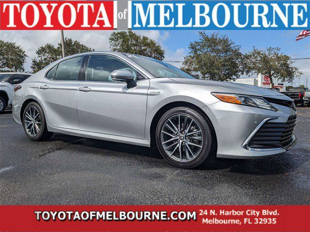 2021 Toyota Camry Hybrid XLE