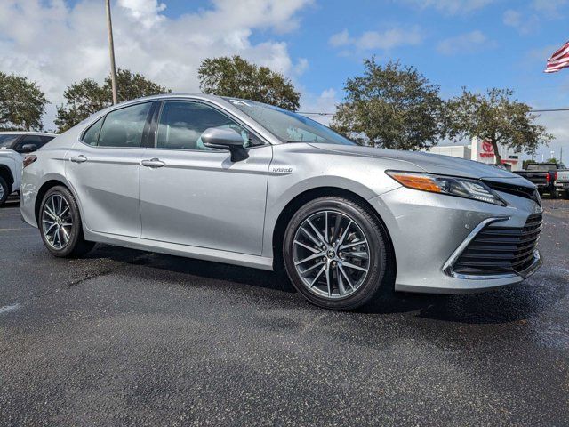 2021 Toyota Camry Hybrid XLE