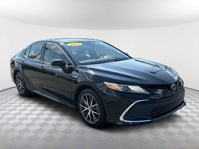 2021 Toyota Camry Hybrid XLE